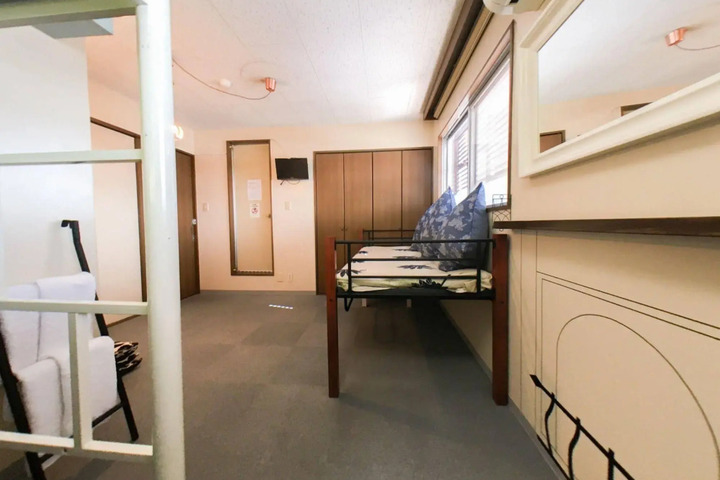 Photo 12