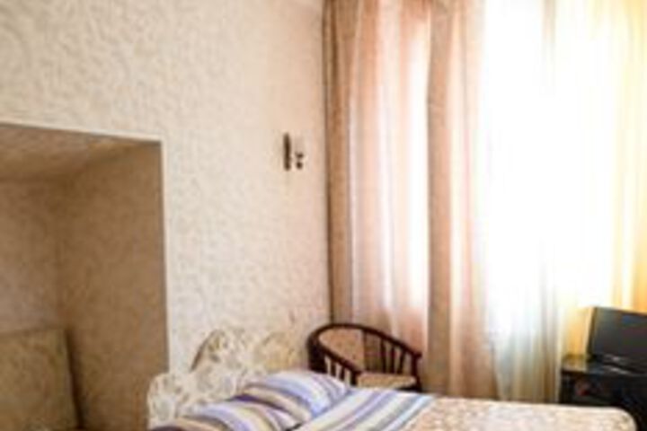 Room 13 of 32