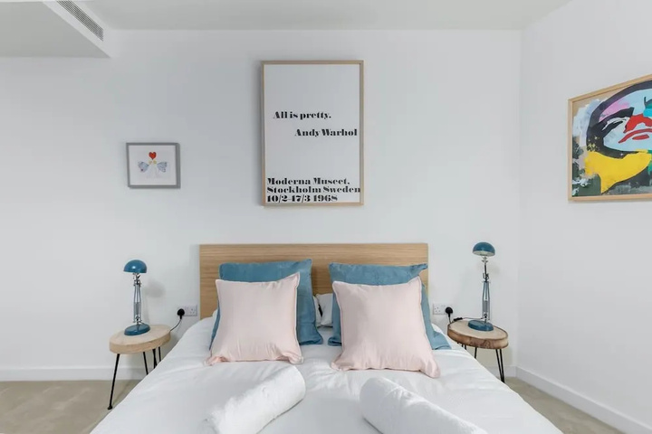 Room 4 of 18