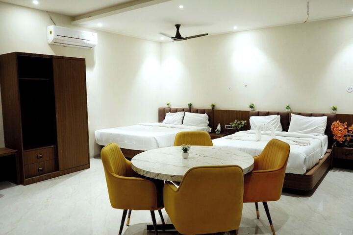 Room 4 of 32