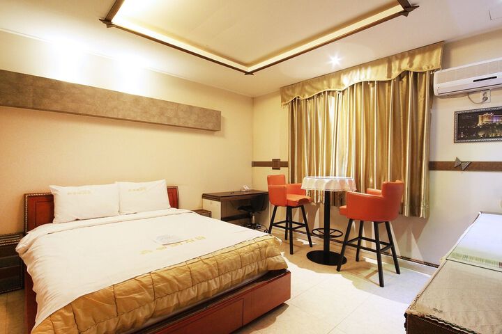 Room 52 of 58