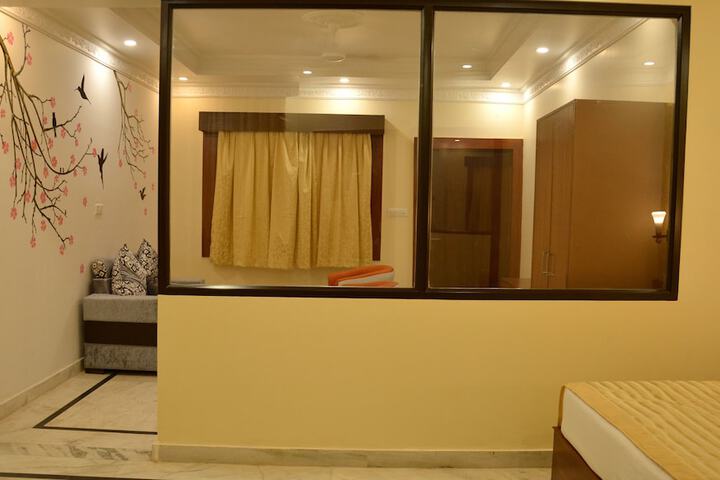 Room 7 of 32