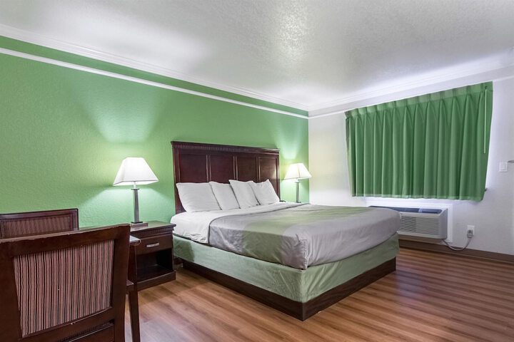 Room 8 of 31