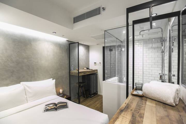 Room 21 of 42