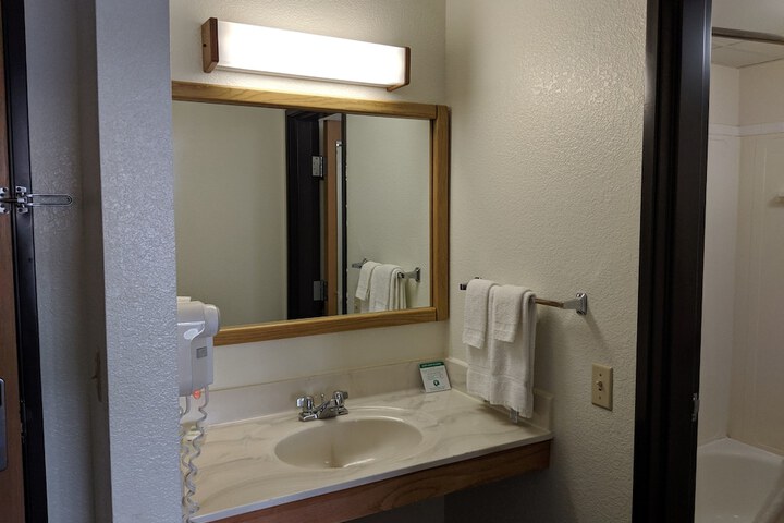 Bathroom sink
