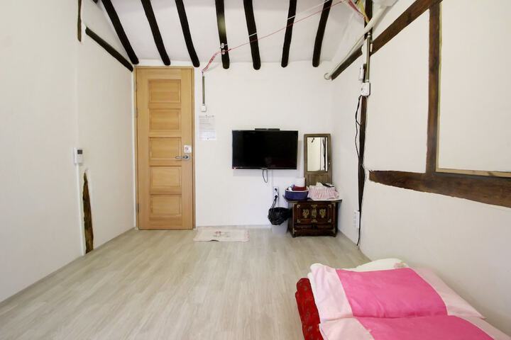Room 20 of 76
