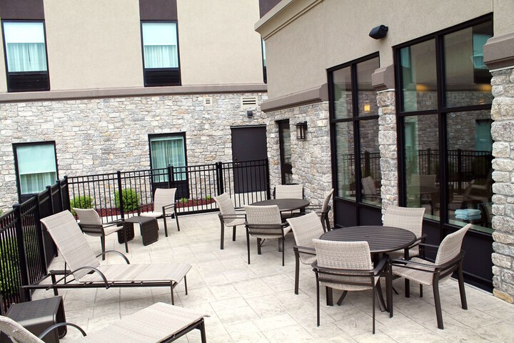 Hotel Exterior 74 of 76