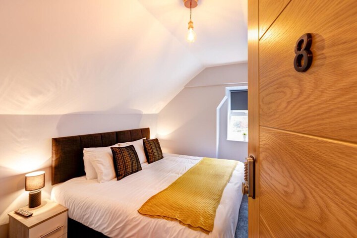 Room 34 of 62
