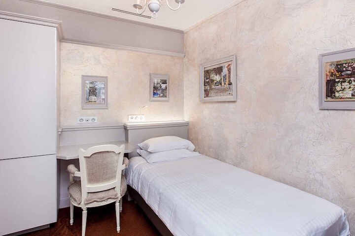 Room 7 of 51