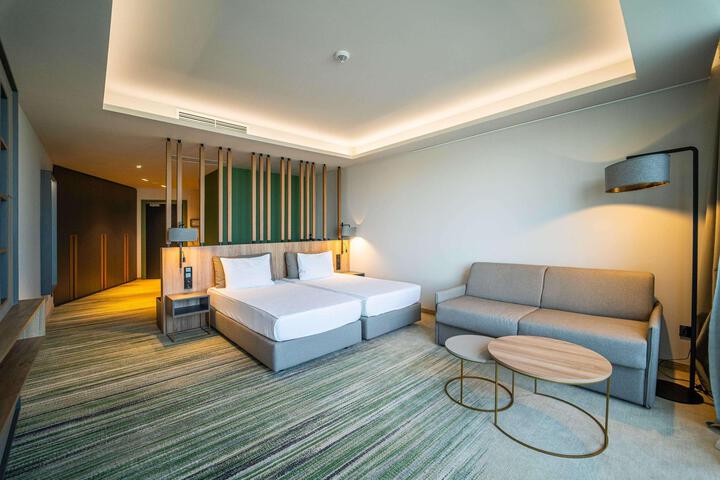 Room 10 of 92