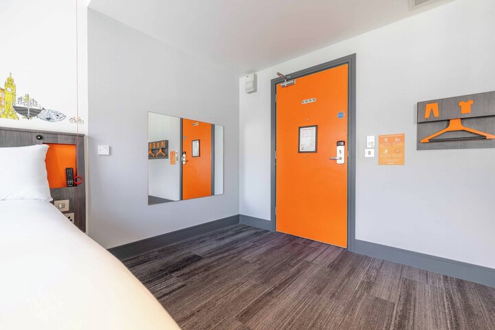 Room 15 of 72