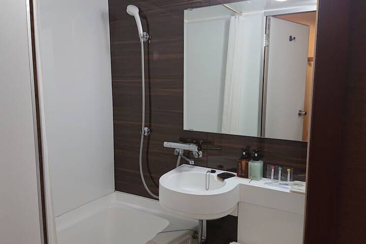 Room 15 of 28