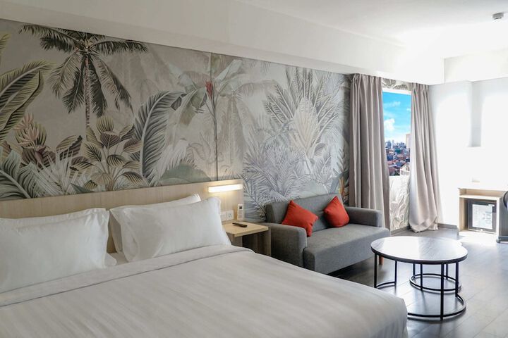 Room 9 of 34