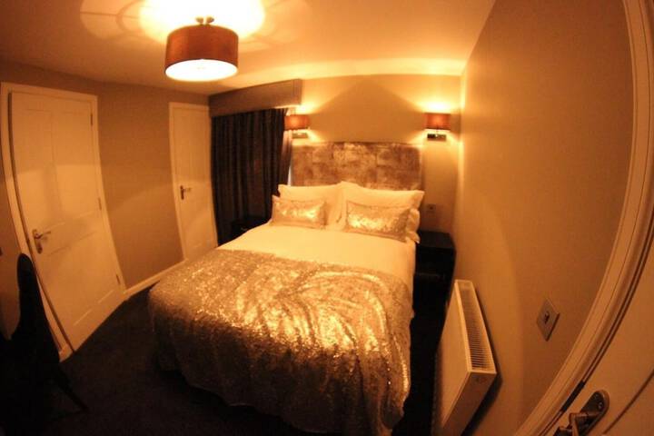 Room 9 of 32