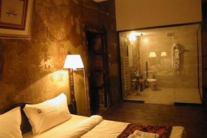 Room 8 of 23