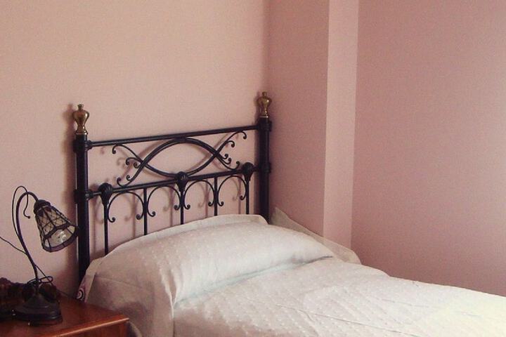 Room 2 of 25