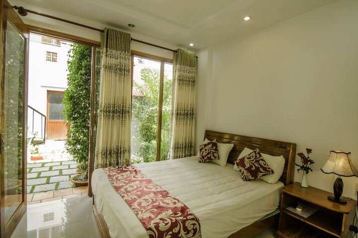 Room 6 of 51