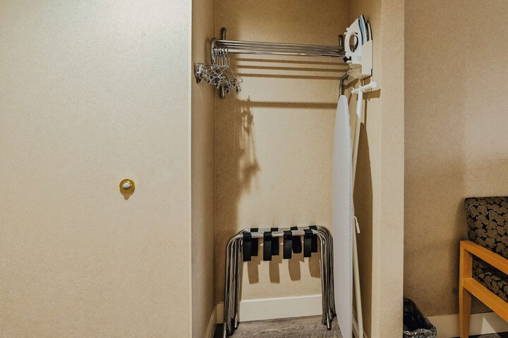 Room 21 of 68