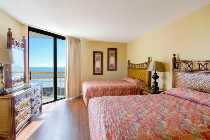 Villa Queen Bed (1 of 11)