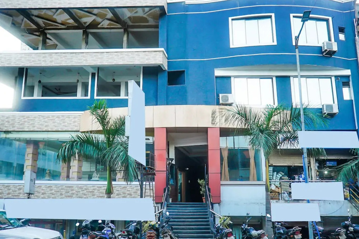OYO 15921 Hotel Golden Rock