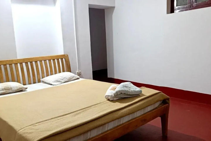 Room 2 of 5