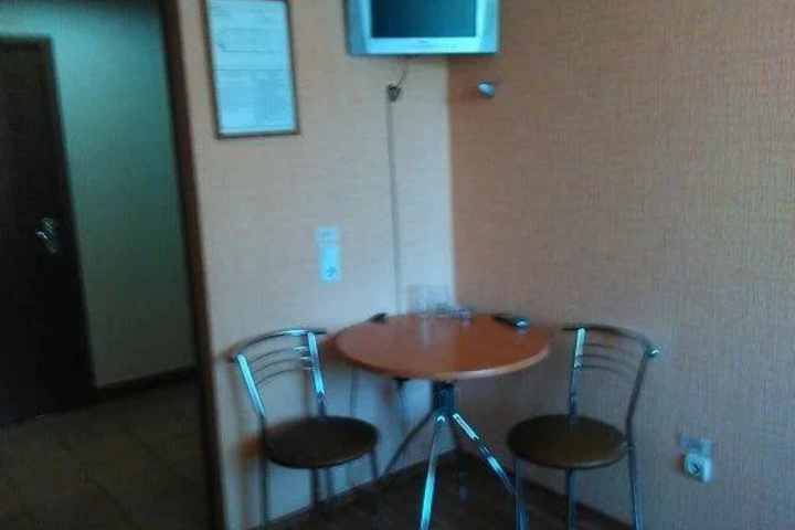 Room 9 of 12