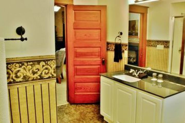 Room 7 of 200