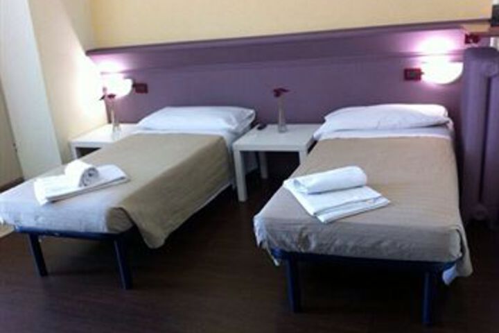 Room 10 of 25