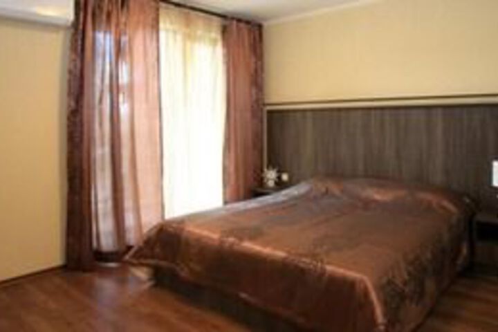 Room 8 of 28