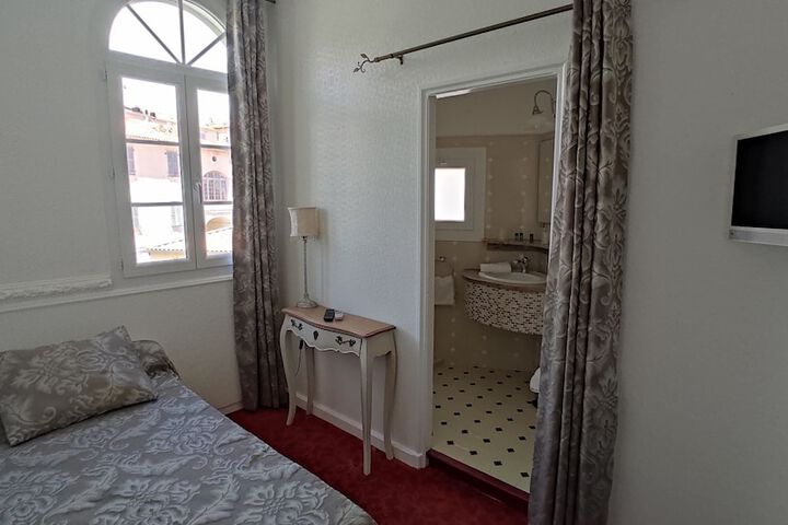 Room 10 of 39
