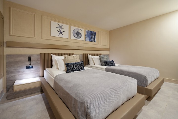 Room 11 of 170