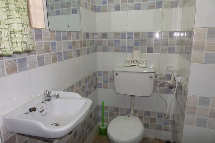 Room 6 of 9