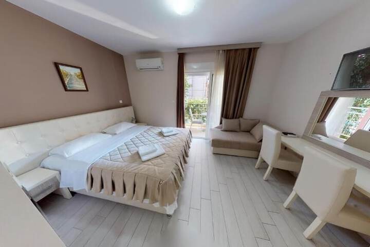 Room 3 of 63