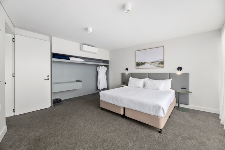 Room 9 of 75