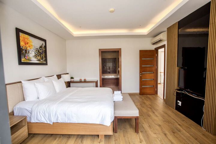 Room 30 of 246