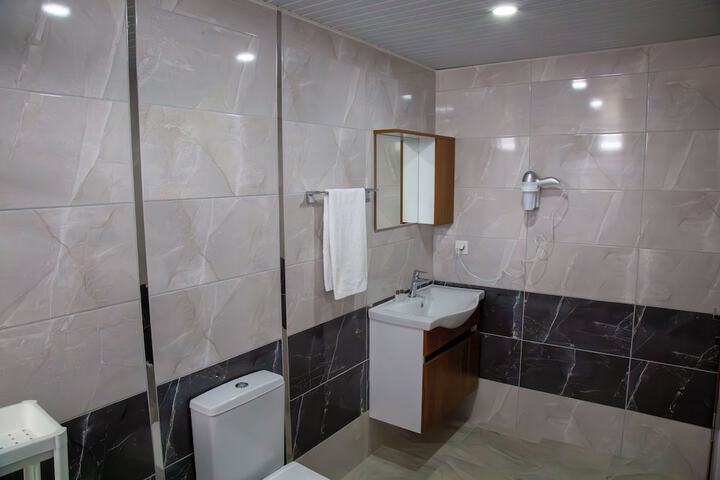 Room 120 of 151