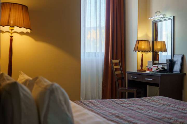 Room 15 of 114