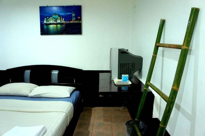 Room 27 of 47