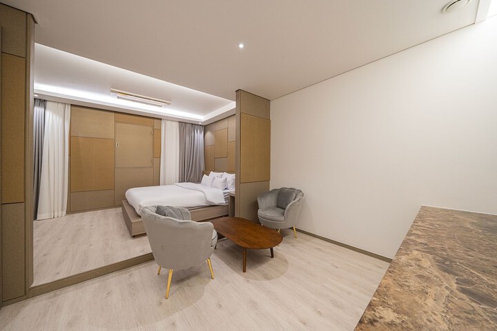 Room 49 of 104