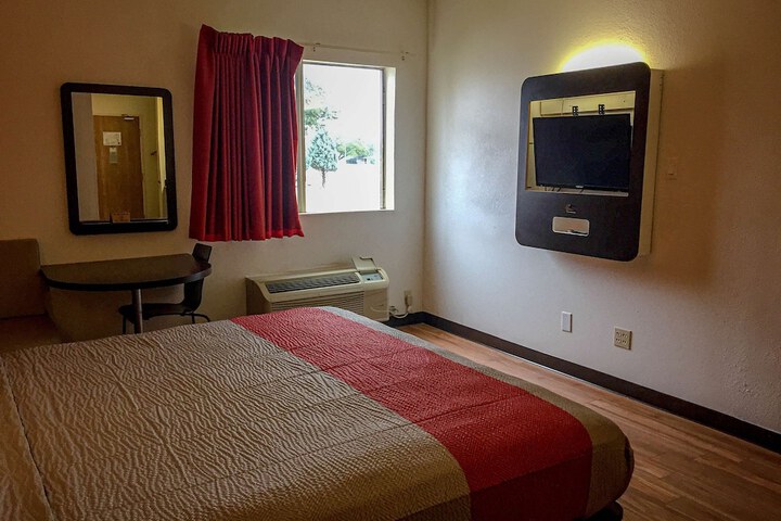 Room 15 of 34