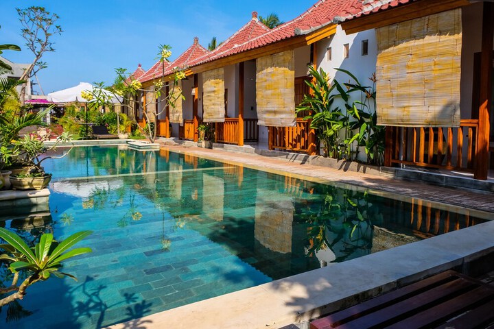 Hotel with Pool