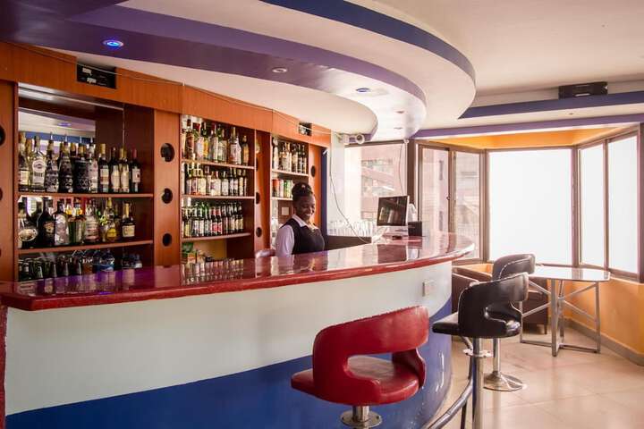 Lounge 78 of 88
