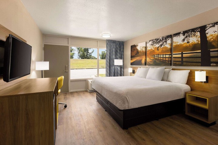 Room 7 of 32