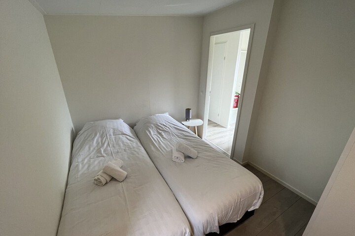 Room 3 of 38