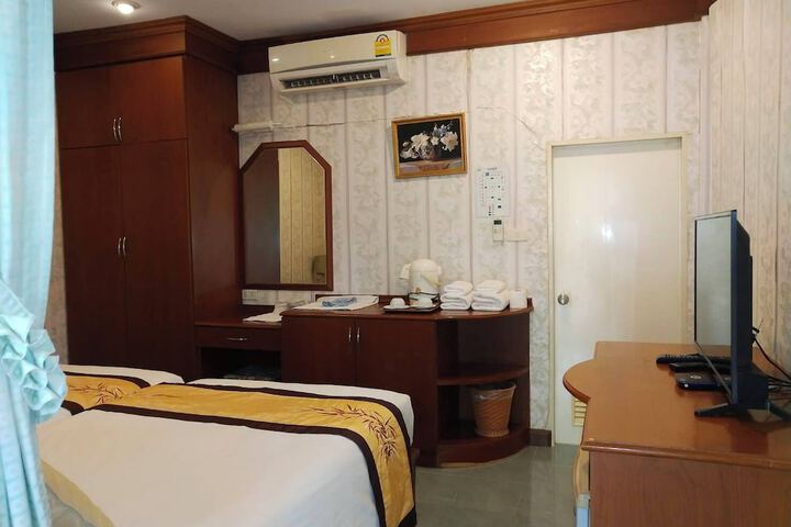 Room 10 of 50