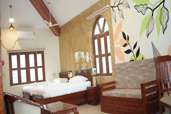 Room 6 of 34