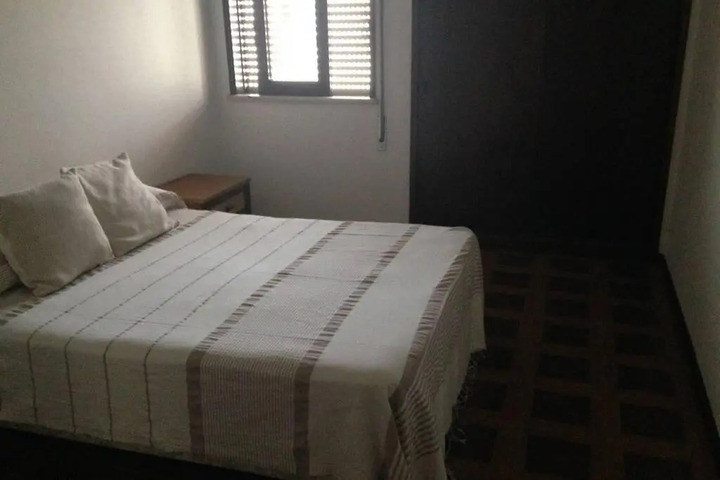 Room 3 of 8
