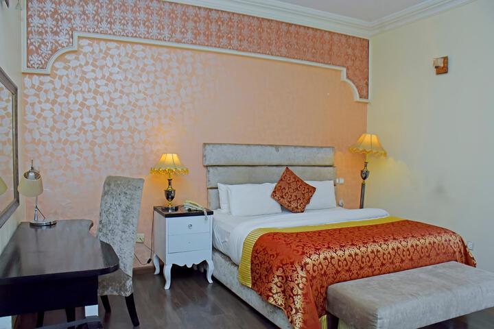 Room 11 of 24