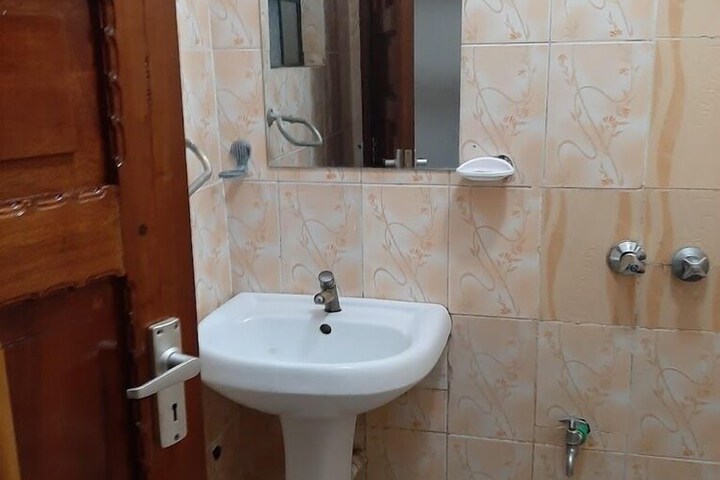 Room 9 of 20