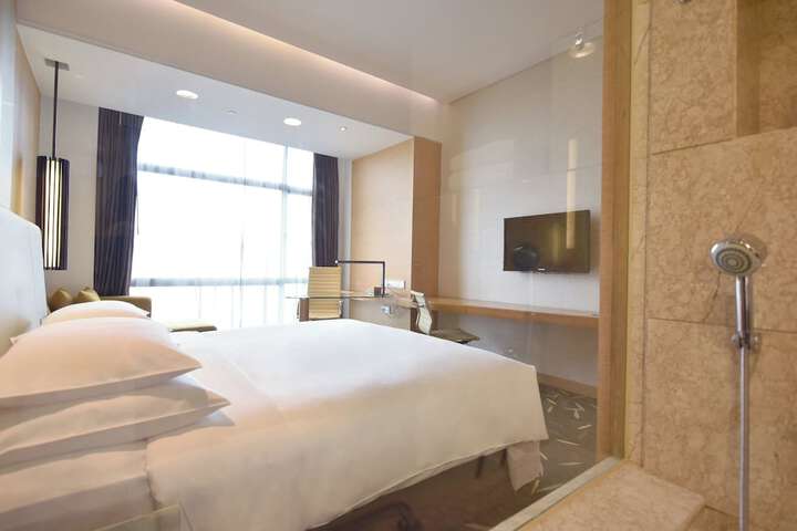 Room 6 of 85